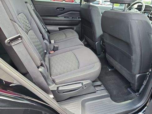 Used 2024 Nissan Pathfinder SV FWD image 15