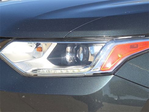 Used 2021 Chevrolet Traverse RS image 4