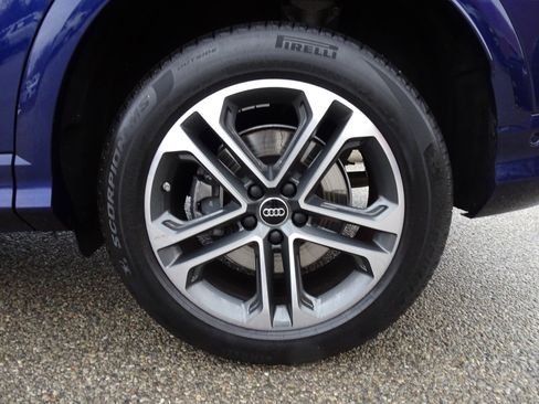 Certified 2025 Audi Q5 Premium w/ Convenience Package image 7