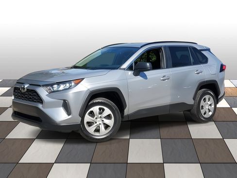 Used 2019 Toyota RAV4 LE image 1
