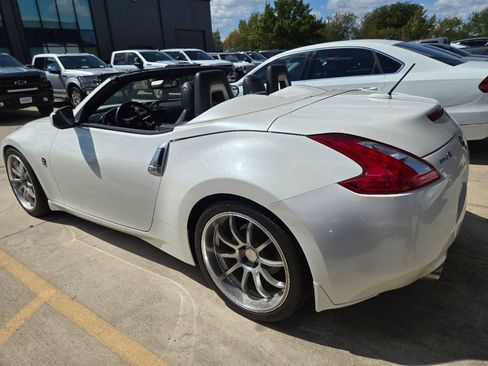 Used 2016 Nissan 370Z Touring image 5