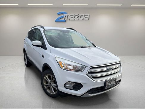 Used 2018 Ford Escape SE image 3
