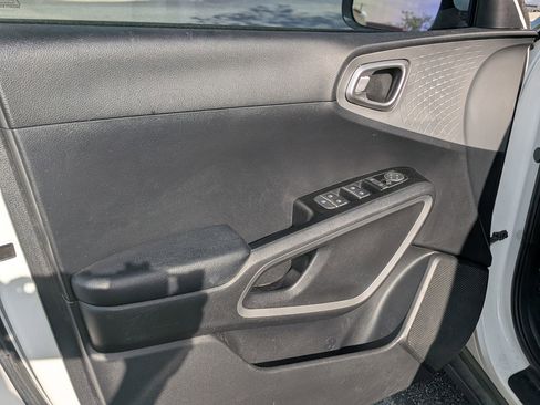 Used 2021 Kia Soul LX FWD image 14