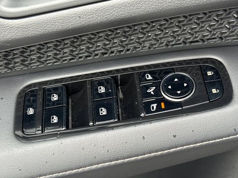 Certified 2023 Nissan Ariya AWD image 12