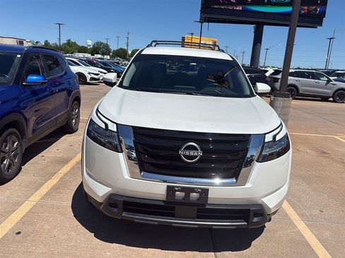 Used 2022 Nissan Pathfinder SV w/ Cargo Package image 8