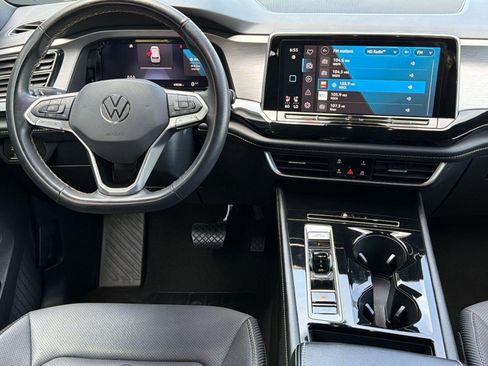 Used 2024 Volkswagen Atlas Cross Sport SE FWD image 23