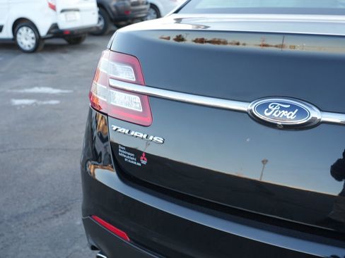 Used 2018 Ford Taurus SE image 10