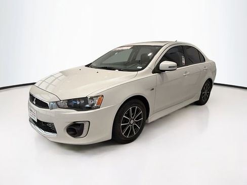 Used 2017 Mitsubishi Lancer ES image 3