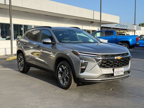 Used 2026 Chevrolet Trax LT w/ Driver Confidence Package FWD image 5