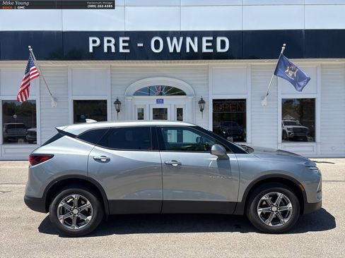 Used 2023 Chevrolet Blazer LT w/ Driver Confidence Package FWD image 4