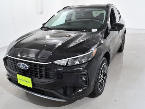 New 2026 Ford Escape SE w/ Class II Trailer Tow Package image 2