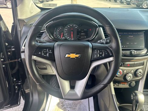 Used 2019 Chevrolet Trax LT w/ LT Convenience Package FWD image 31