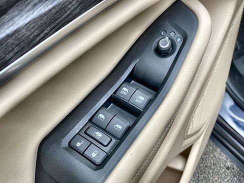 Certified 2024 Jeep Grand Cherokee Limited w/ Luxury Tech Group II image 13