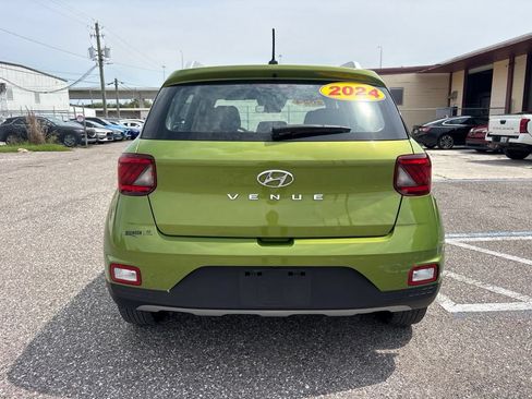Used 2024 Hyundai Venue SEL FWD image 4
