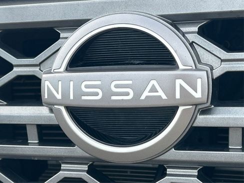 Used 2023 Nissan Frontier SV w/ Technology Package image 18