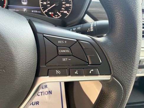 Used 2025 Nissan Altima 2.5 SV FWD image 17