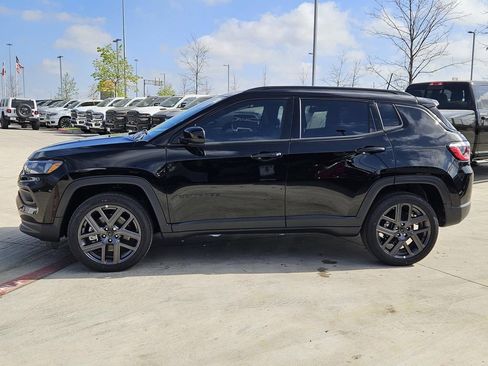 New 2026 Jeep Compass Latitude image 2