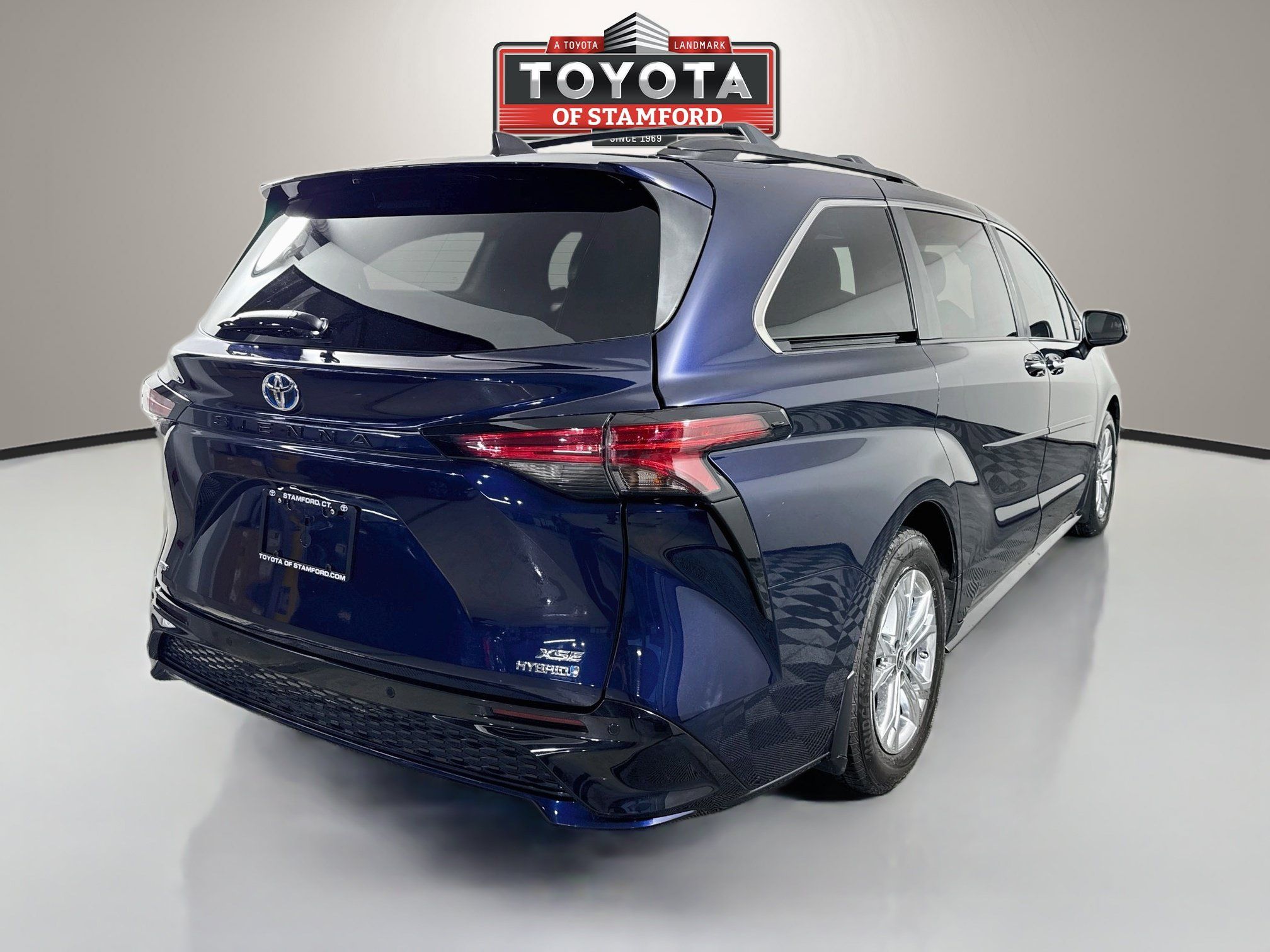 Used 2022 Toyota Sienna XSE w/ XSE Plus Package AWD/4WD image 7
