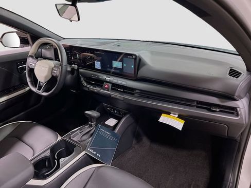 New 2025 Kia K4 GT-Line w/ GT-Line Premium Package image 31