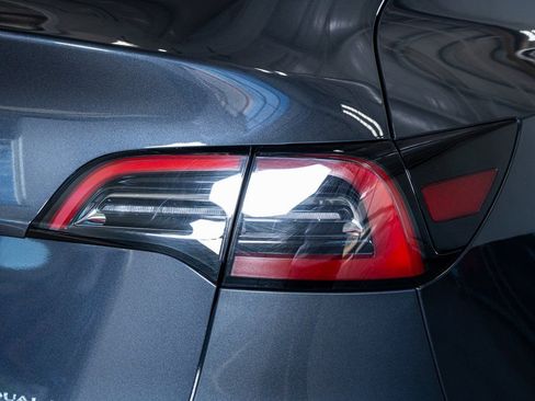 Used 2022 Tesla Model Y Long Range image 27