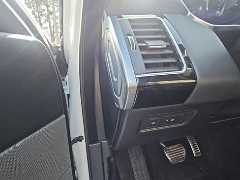 Used 2018 Land Rover Range Rover Sport HSE Dynamic image 11