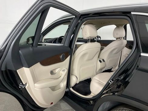 Used 2022 Mercedes-Benz GLC 300 GLC 300 image 33