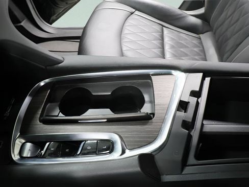 Used 2022 Buick Enclave Avenir w/ Avenir Technology Package image 20