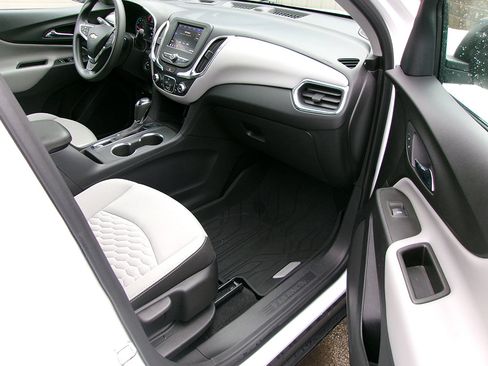 Used 2021 Chevrolet Equinox LS w/ LS Convenience Package AWD/4WD image 12