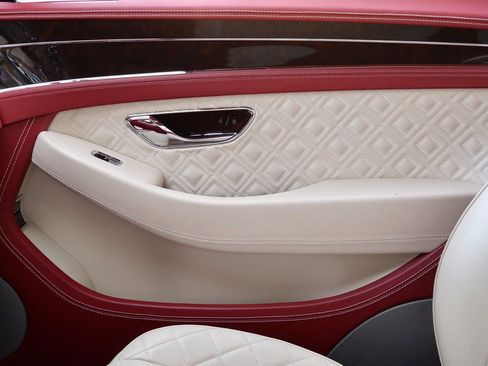 Used 2021 Bentley Continental GT image 15