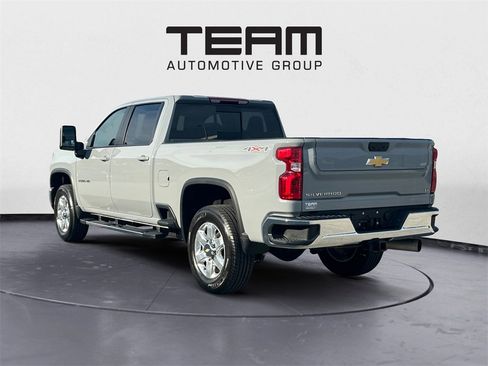 Used 2024 Chevrolet Silverado 2500 LT w/ Convenience Package image 5