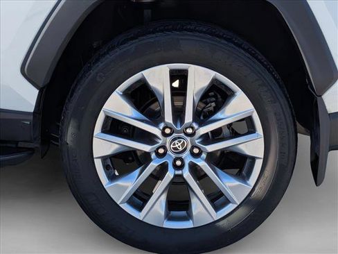 Used 2022 Toyota RAV4 XLE Premium FWD image 14
