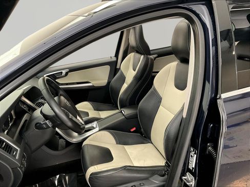 Used 2017 Volvo XC60 T5 Dynamic w/ Preferred Option Package FWD image 21