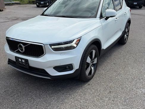 Used 2021 Volvo XC40 T5 Momentum w/ Premium Package AWD/4WD image 2