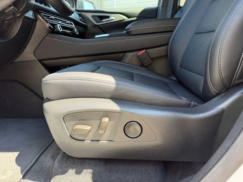 Used 2025 Chevrolet Traverse LT w/ Sun and Wheel Package AWD/4WD image 24