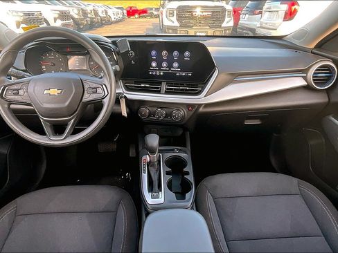 Used 2024 Chevrolet Trax LS w/ LS Convenience Package FWD image 15