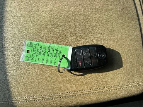 Used 2020 Kia Sedona EX image 16