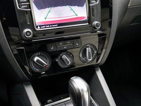 Used 2017 Volkswagen Jetta Sport image 29