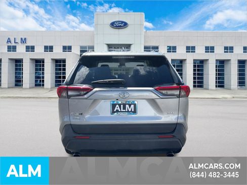 Used 2019 Toyota RAV4 XLE image 6