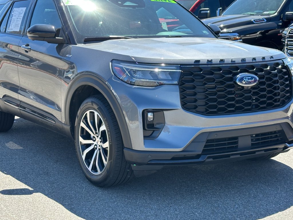 Used 2025 Ford Explorer ST-Line AWD/4WD image 11