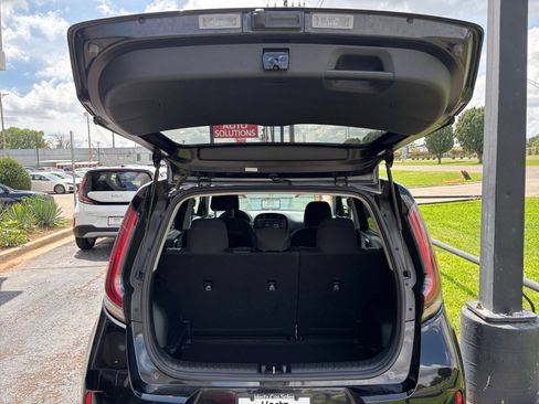 Used 2025 Kia Soul LX w/ LX Technology Package FWD image 28