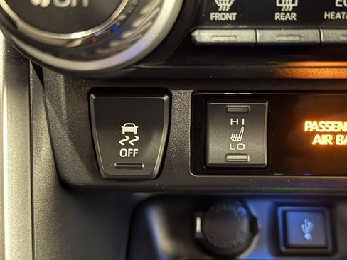 Used 2020 Toyota RAV4 XSE AWD/4WD image 39
