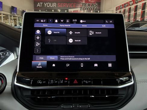 Used 2025 Jeep Compass Limited AWD/4WD image 32