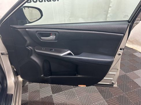 Used 2016 Toyota Camry LE image 11