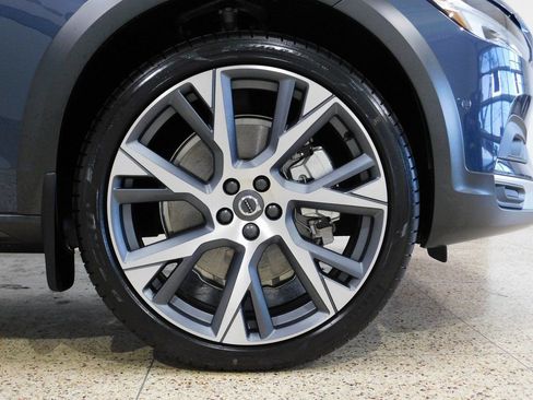 Used 2026 Volvo V90 B6 Cross Country Ultra image 99