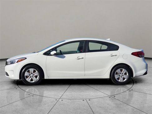 Used 2017 Kia Forte LX image 8