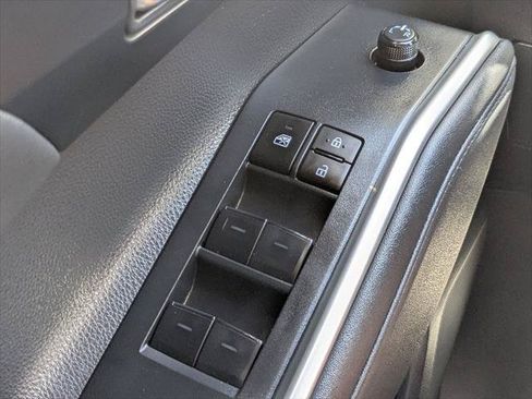 Certified 2024 Toyota Highlander XLE FWD image 24