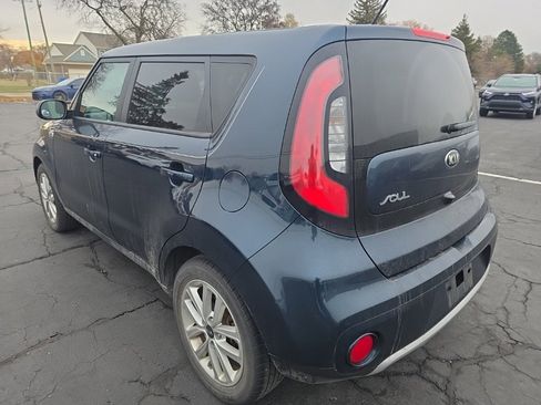 Used 2017 Kia Soul + image 7