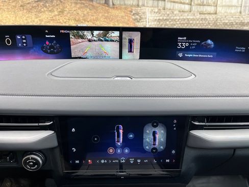 Used 2025 Lincoln Navigator Reserve w/ Jet Appearance Package image 24