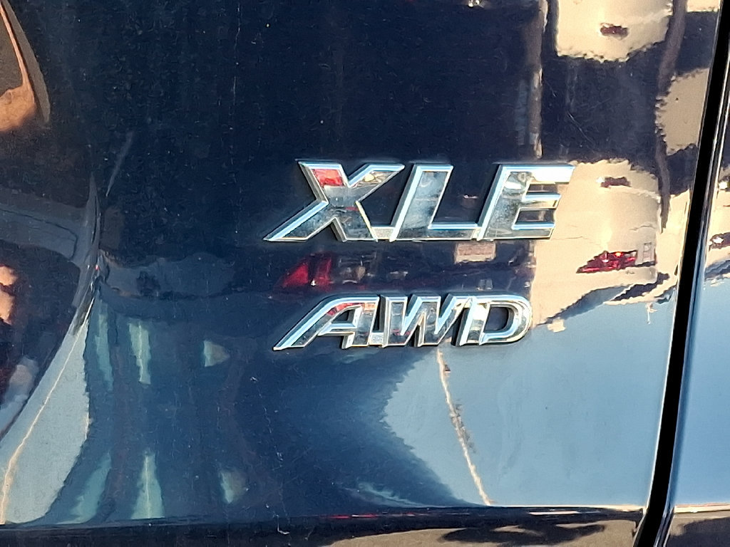 Used 2019 Toyota RAV4 XLE w/ All Weather Liner Package AWD/4WD image 10