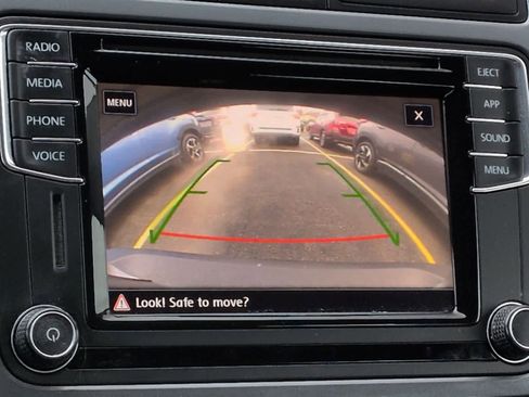 Used 2018 Volkswagen Tiguan Limited image 29